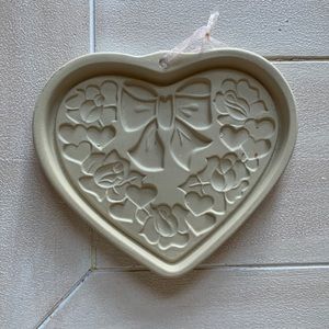 Pampered Chef Family Heritage Stoneware Spring Wreath Cookie Mold